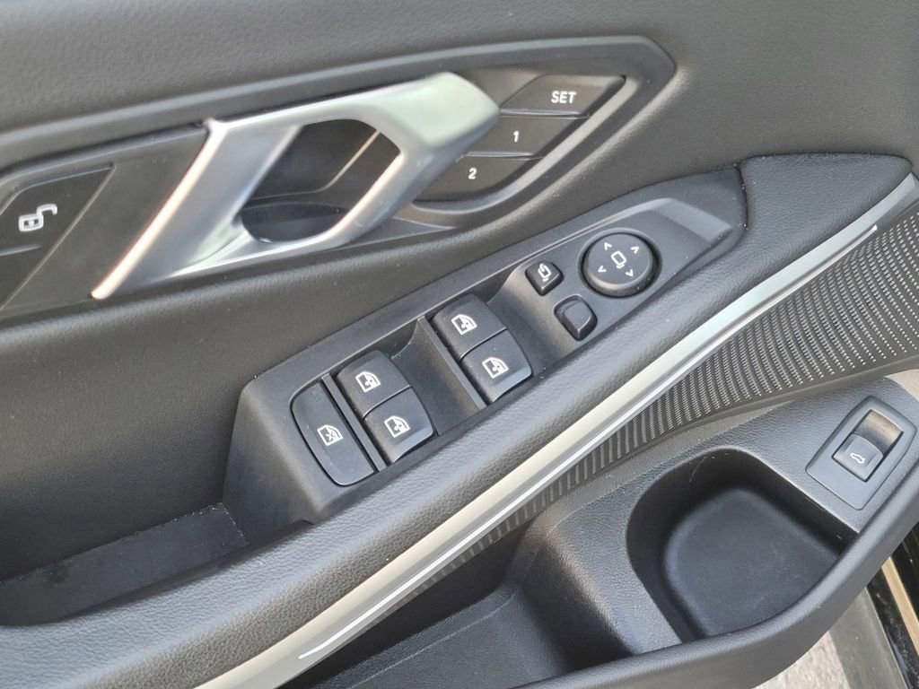 Used 2025 BMW 330i Sedan image 16