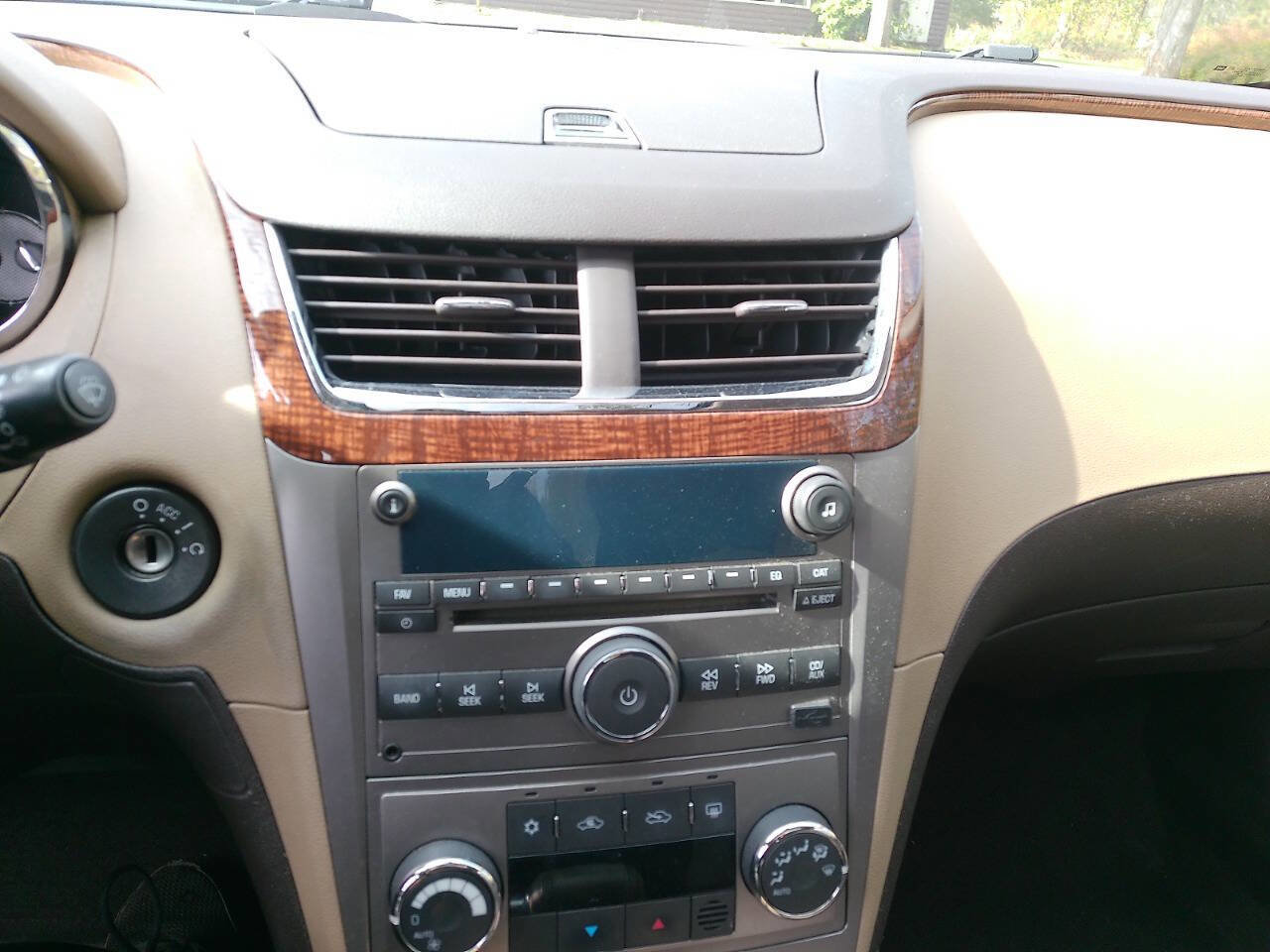 Used 2009 Chevrolet Malibu LTZ w/ Rear Power Package image 32