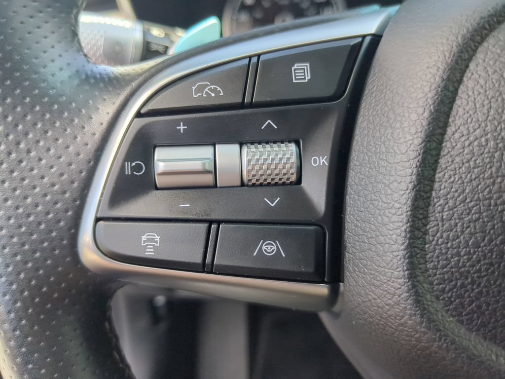 Used 2025 Genesis G70 2.5T RWD image 27