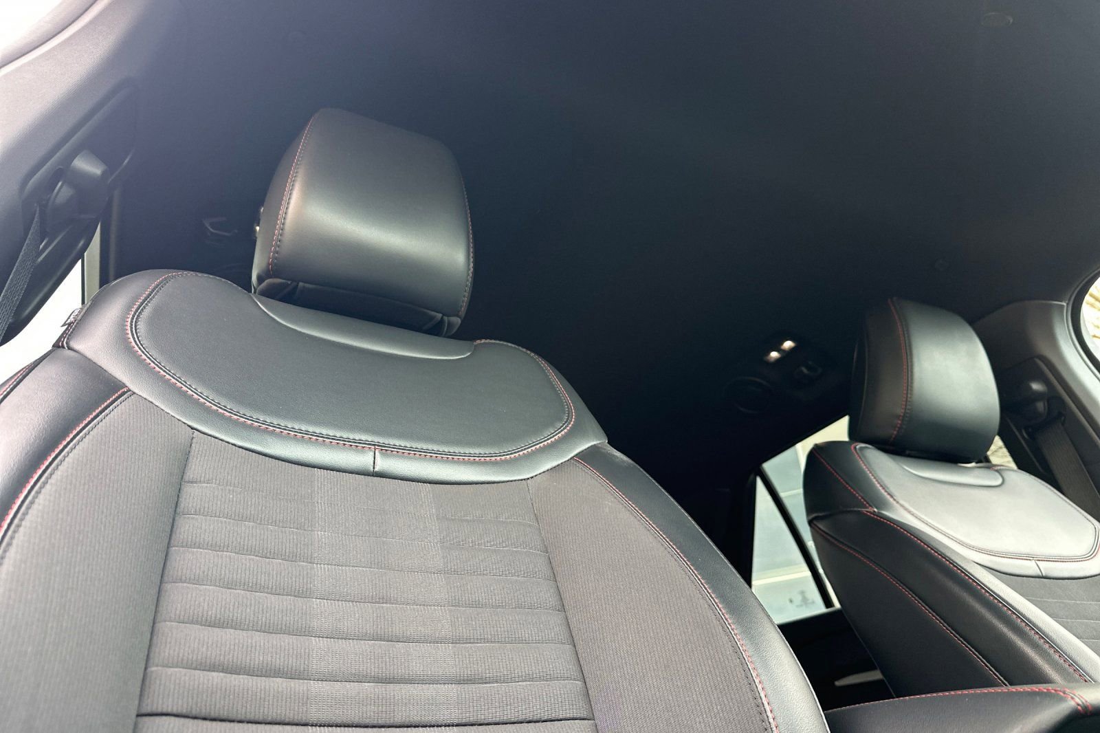 Used 2025 Ford Explorer ST-Line w/ ST-Line Street Pack image 21