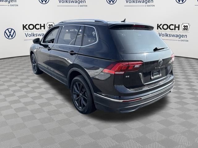 Used 2022 Volkswagen Tiguan SE w/ Panoramic Sunroof Package image 6