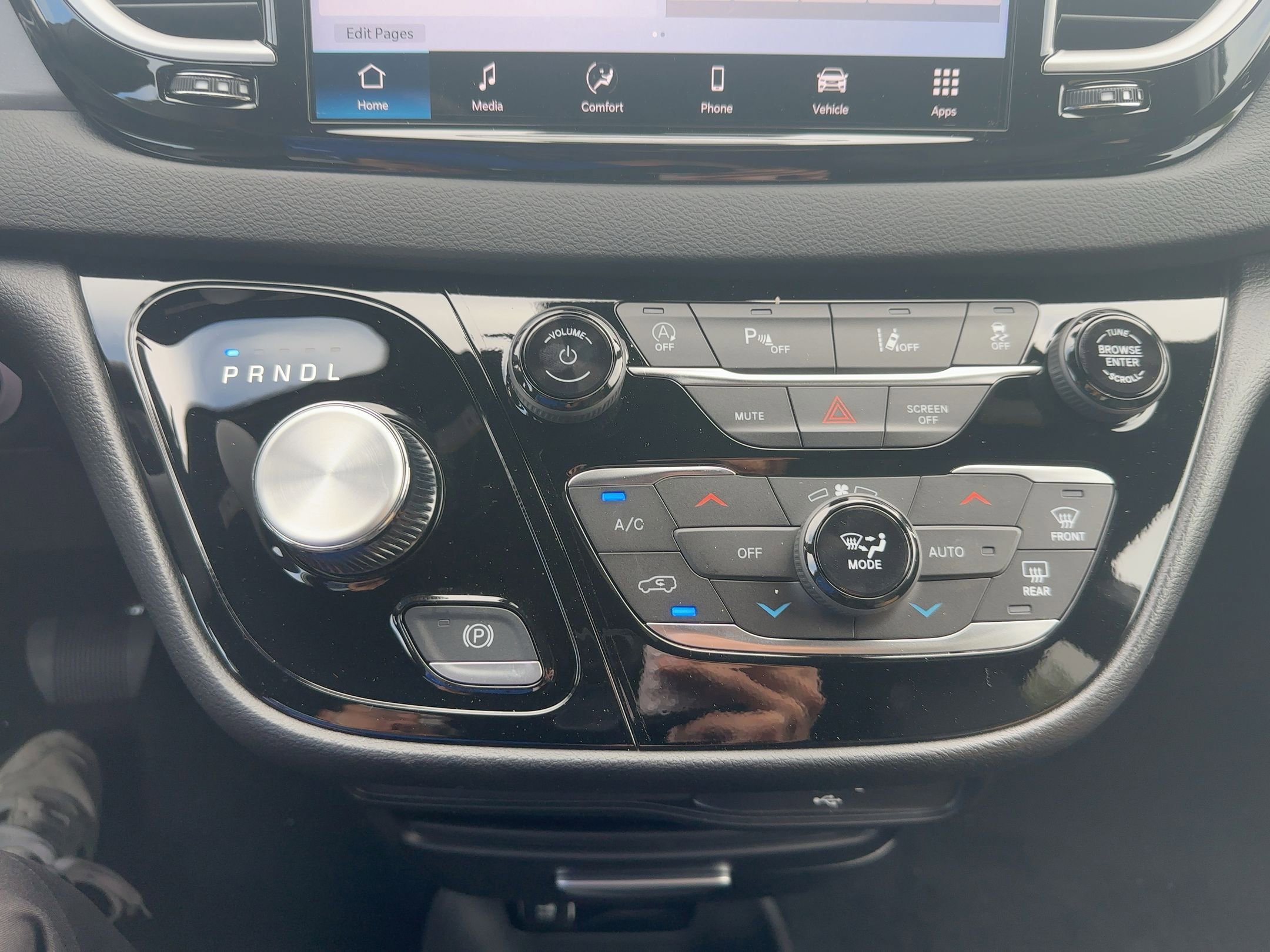 New 2026 Chrysler Voyager LX FWD image 17