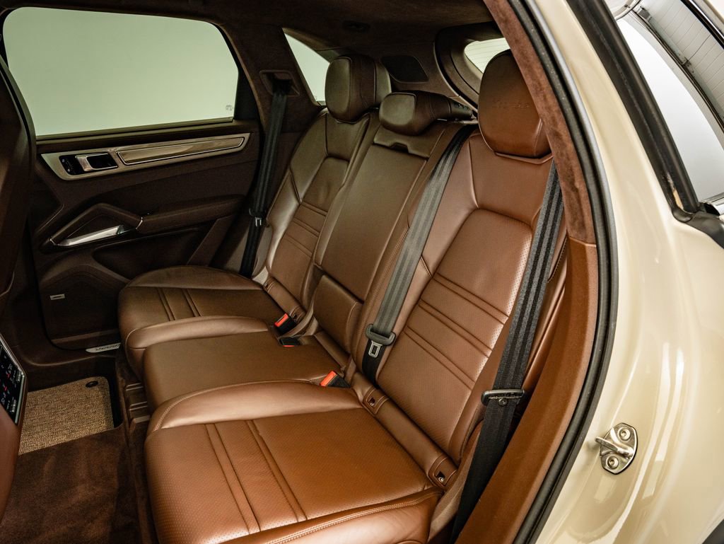 Certified 2021 Porsche Cayenne Turbo AWD/4WD image 31