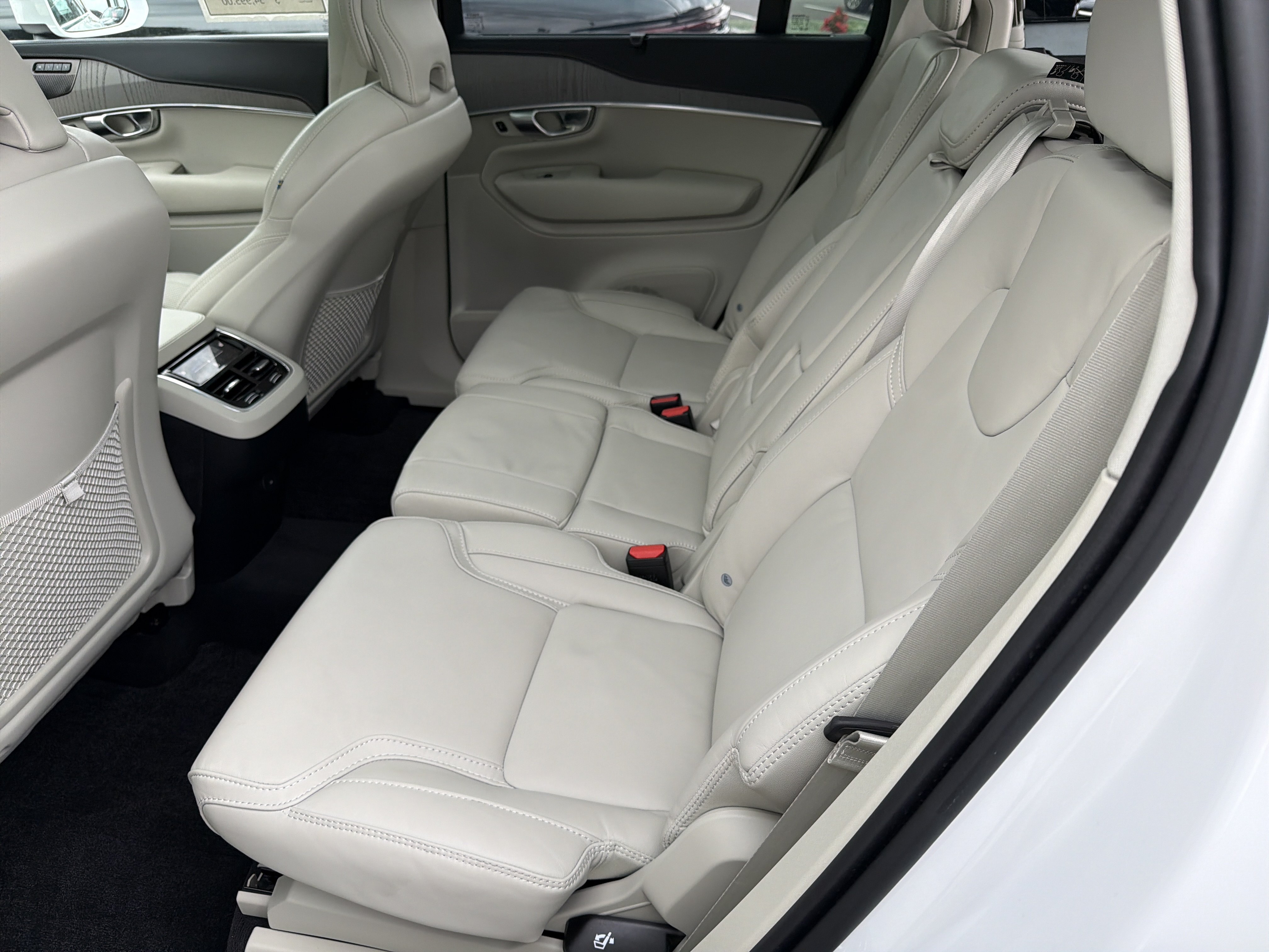 Used 2025 Volvo XC90 B6 Ultra w/ Protection Package Premier AWD/4WD image 24