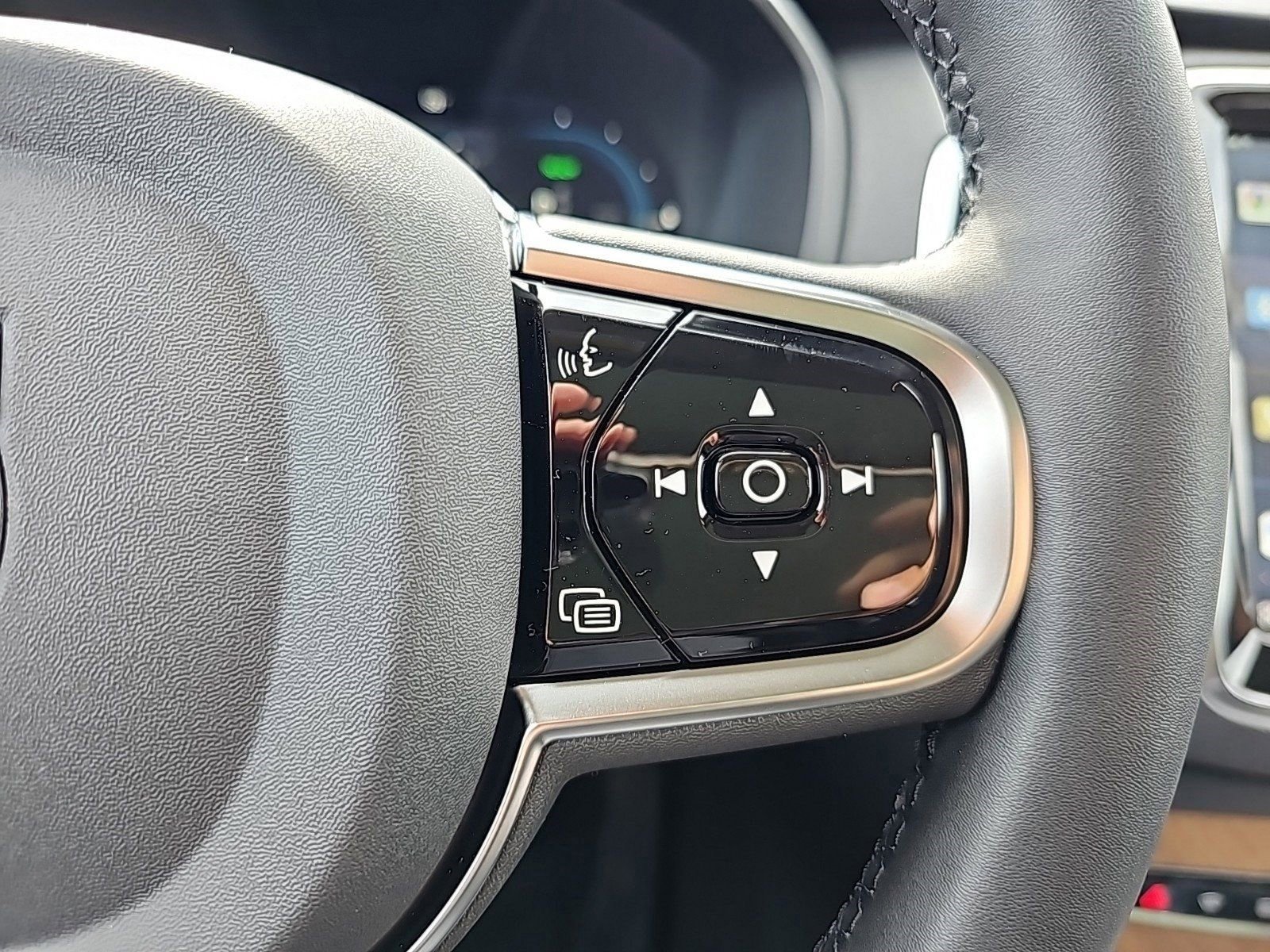 New 2024 Volvo XC90 T8 Plus w/ Protection Package Premier image 32