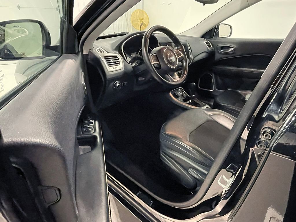 Used 2020 Jeep Compass Latitude w/ Cold Weather Group image 17