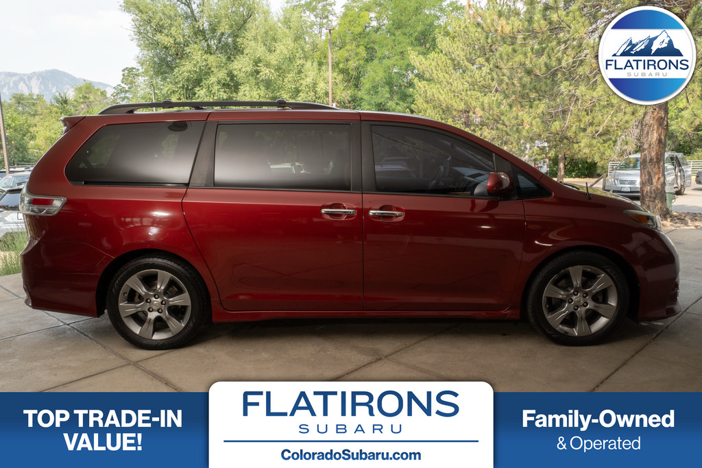 Used 2014 Toyota Sienna SE FWD image 1