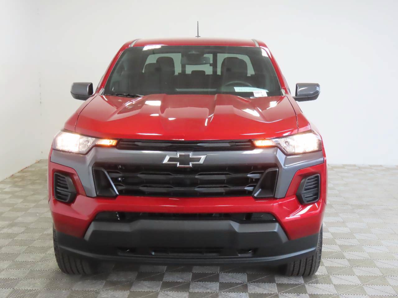 Used 2026 Chevrolet Colorado LT AWD/4WD image 2