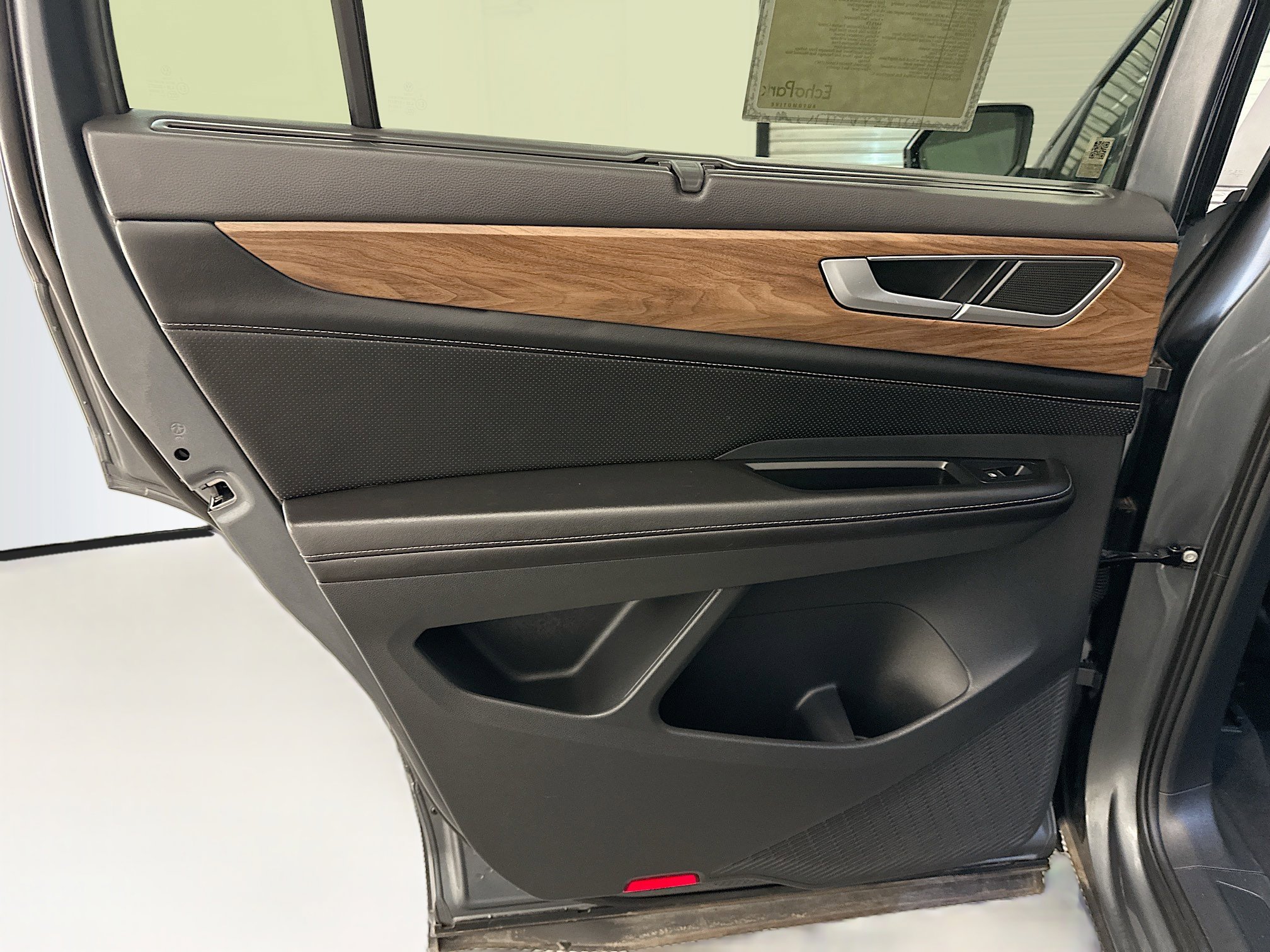 Used 2024 Volkswagen Atlas SE image 27