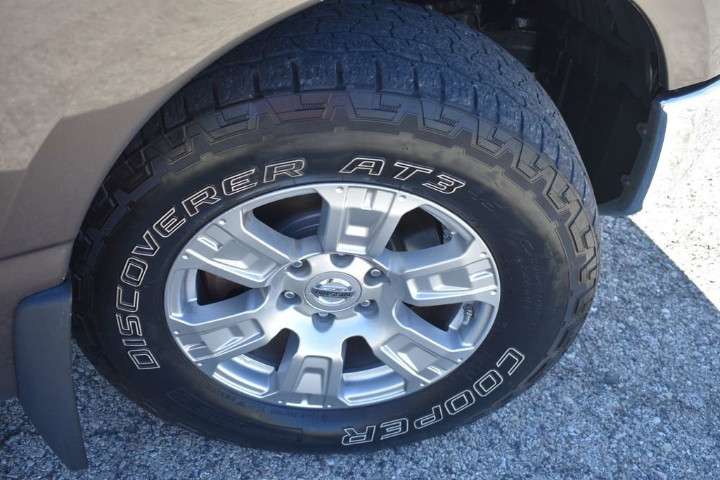 Used 2018 Nissan Titan SV w/ SV Convenience Package image 15