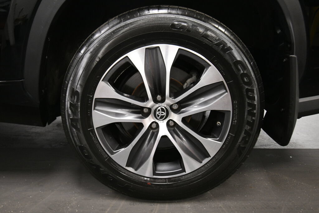 Used 2023 Toyota Highlander XLE AWD/4WD image 36