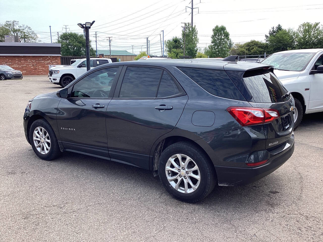 Used 2020 Chevrolet Equinox LS image 3