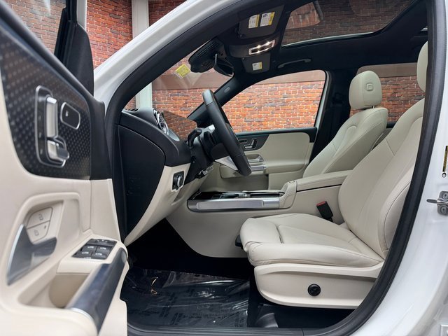 Used 2025 Mercedes-Benz GLB 250 4MATIC image 22