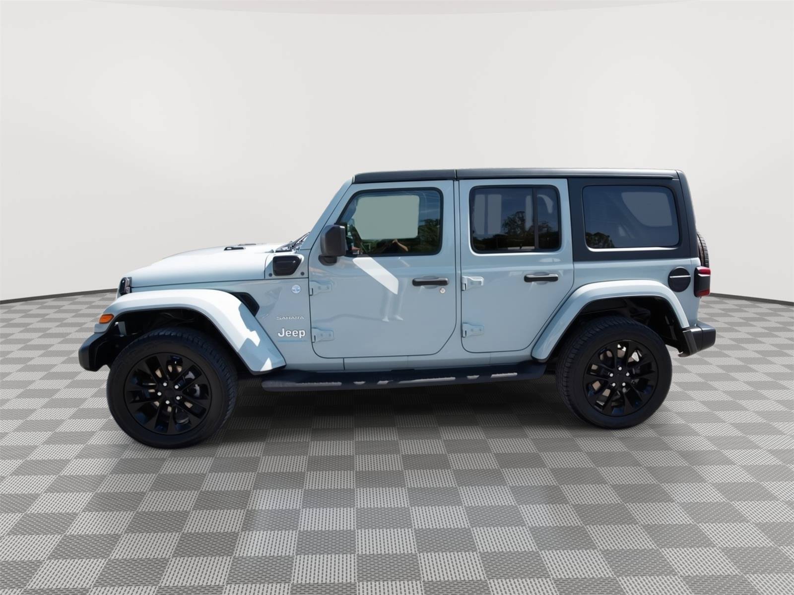 Used 2023 Jeep Wrangler Unlimited Sahara w/ Cold Weather Group AWD/4WD image 8