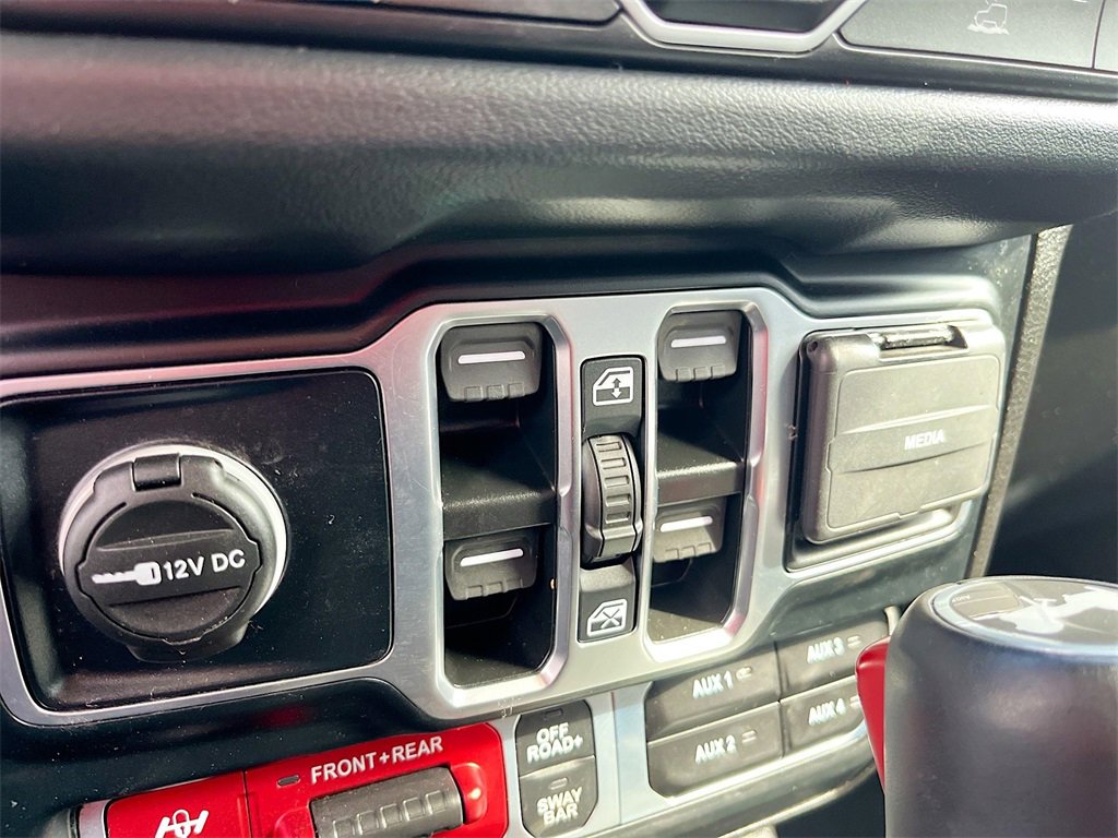 Used 2024 Jeep Wrangler Unlimited Rubicon w/ Technology Group image 35