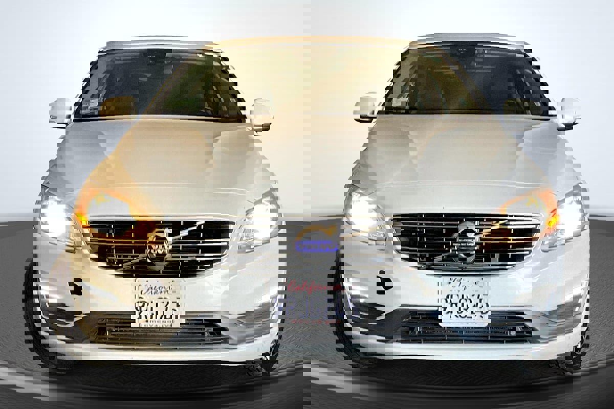 Used 2018 Volvo S60 T5 Inscription image 3