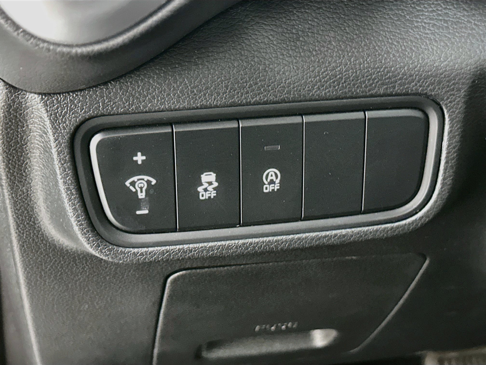 Used 2025 Kia Soul LX w/ LX Technology Package FWD image 17