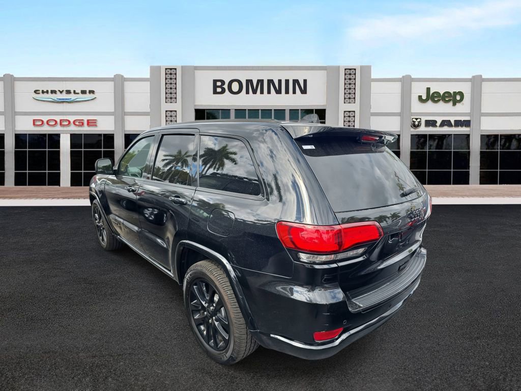 Used 2018 Jeep Grand Cherokee Altitude RWD image 4