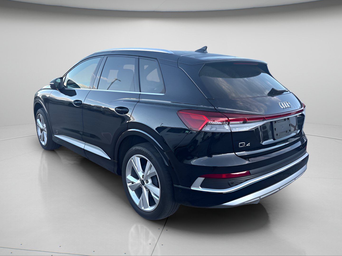 Used 2023 Audi Q4 e-tron Premium Plus w/ Premium Plus AWD/4WD image 10