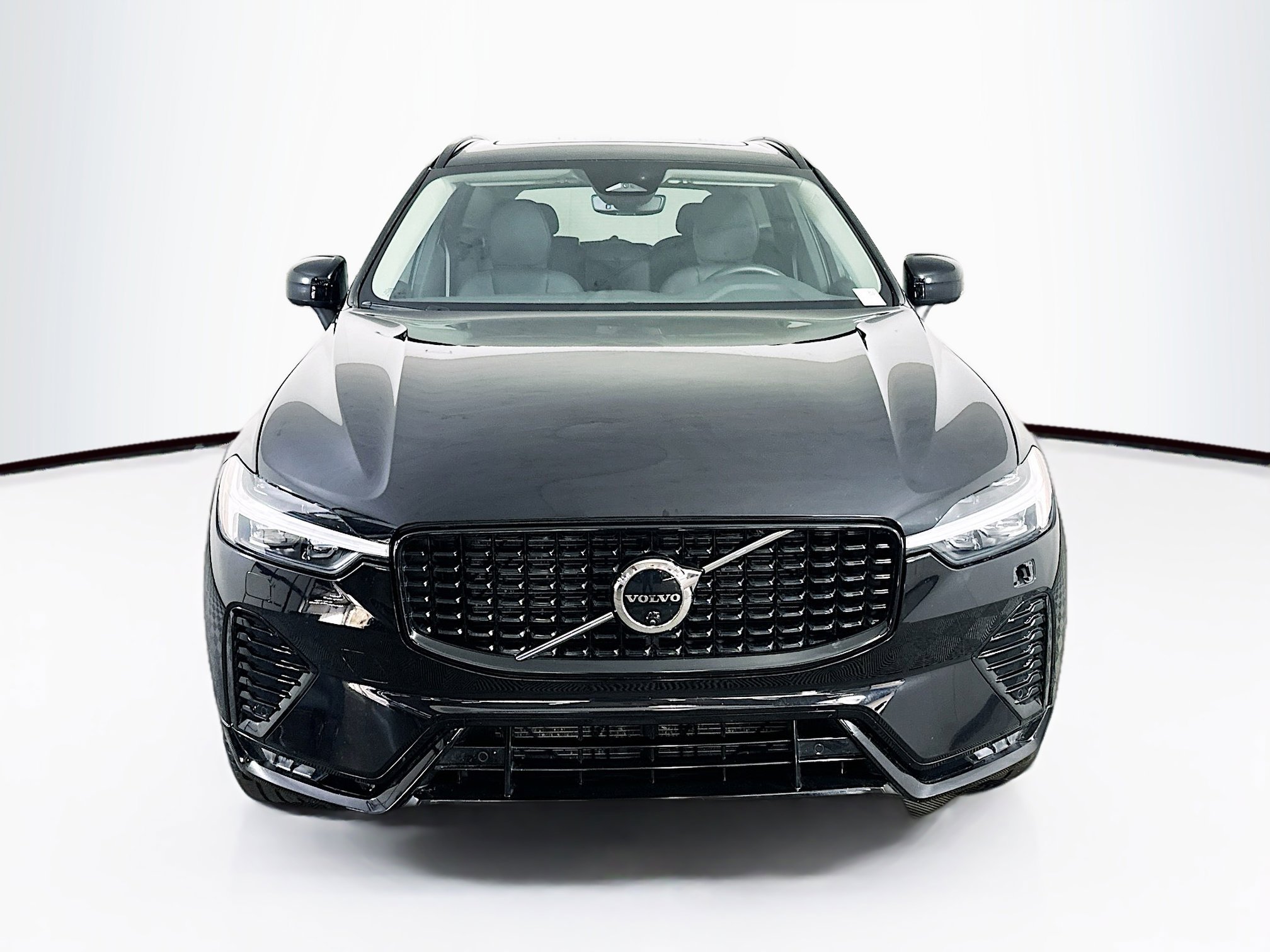 Used 2025 Volvo XC60 B5 Plus w/ Climate Package image 2