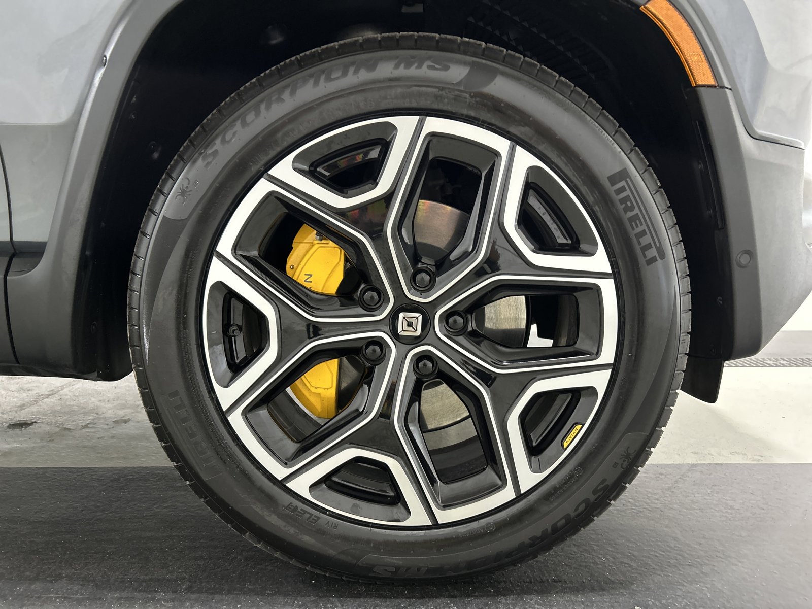 Used 2024 Rivian R1S Adventure AWD/4WD image 11