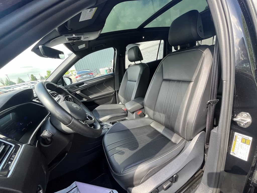 Certified 2024 Volkswagen Tiguan SE R-Line AWD/4WD image 11