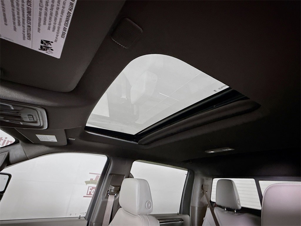 Used 2024 GMC Sierra 2500 SLT w/ SLT Premium Package image 10