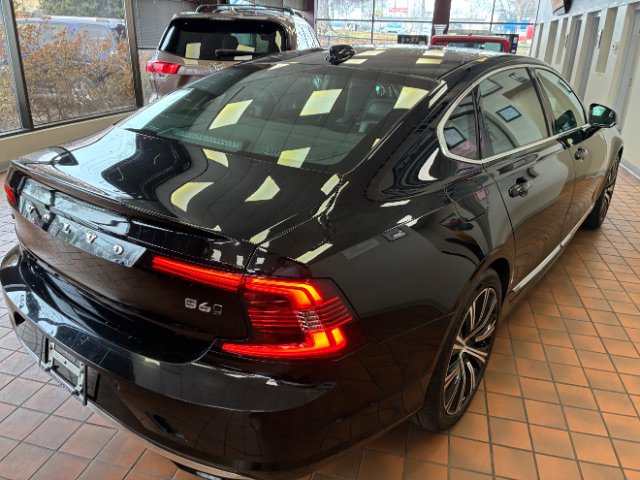 Used 2023 Volvo S90 B6 Plus image 10