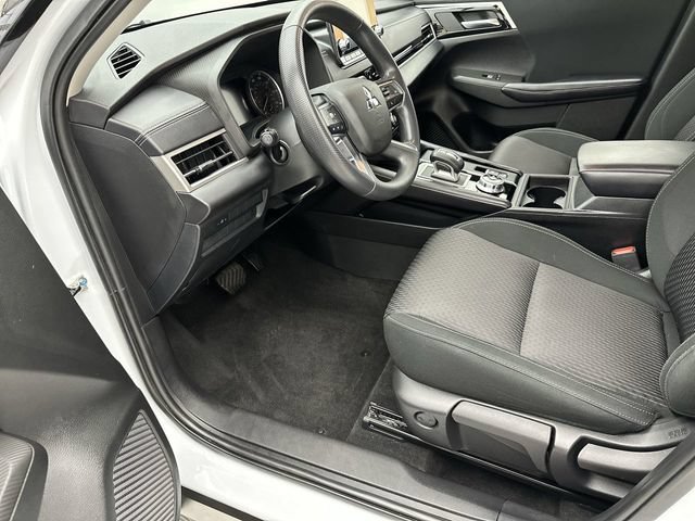 Used 2023 Mitsubishi Outlander ES AWD/4WD image 13