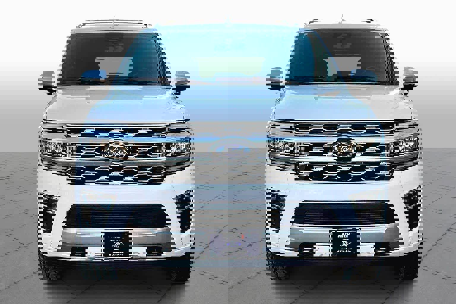 Used 2023 Ford Expedition Platinum image 3