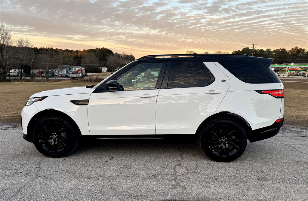 Used 2018 Land Rover Discovery HSE image 11