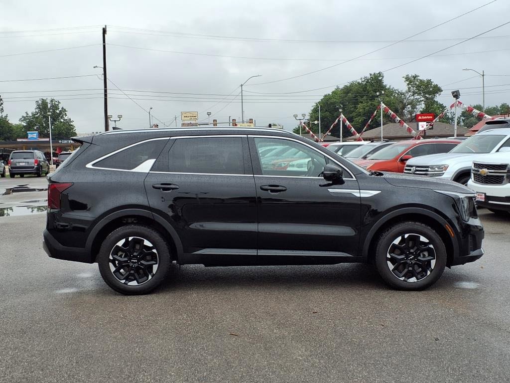 Used 2024 Kia Sorento S image 2