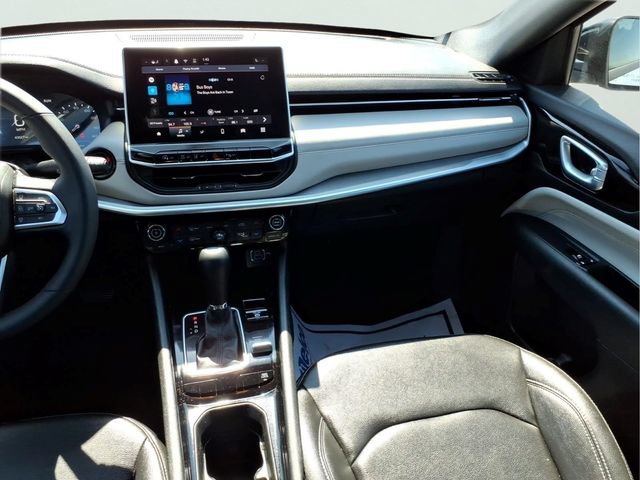 Used 2025 Jeep Compass Limited AWD/4WD image 15