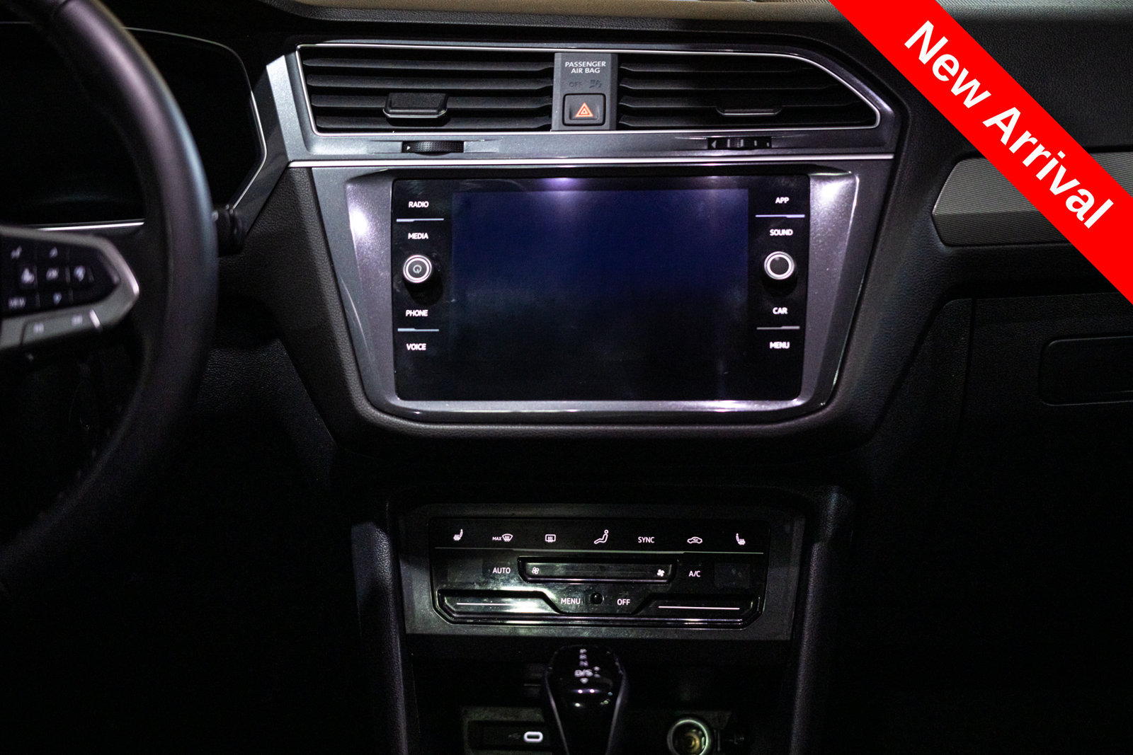 Used 2024 Volkswagen Tiguan SE AWD/4WD image 16