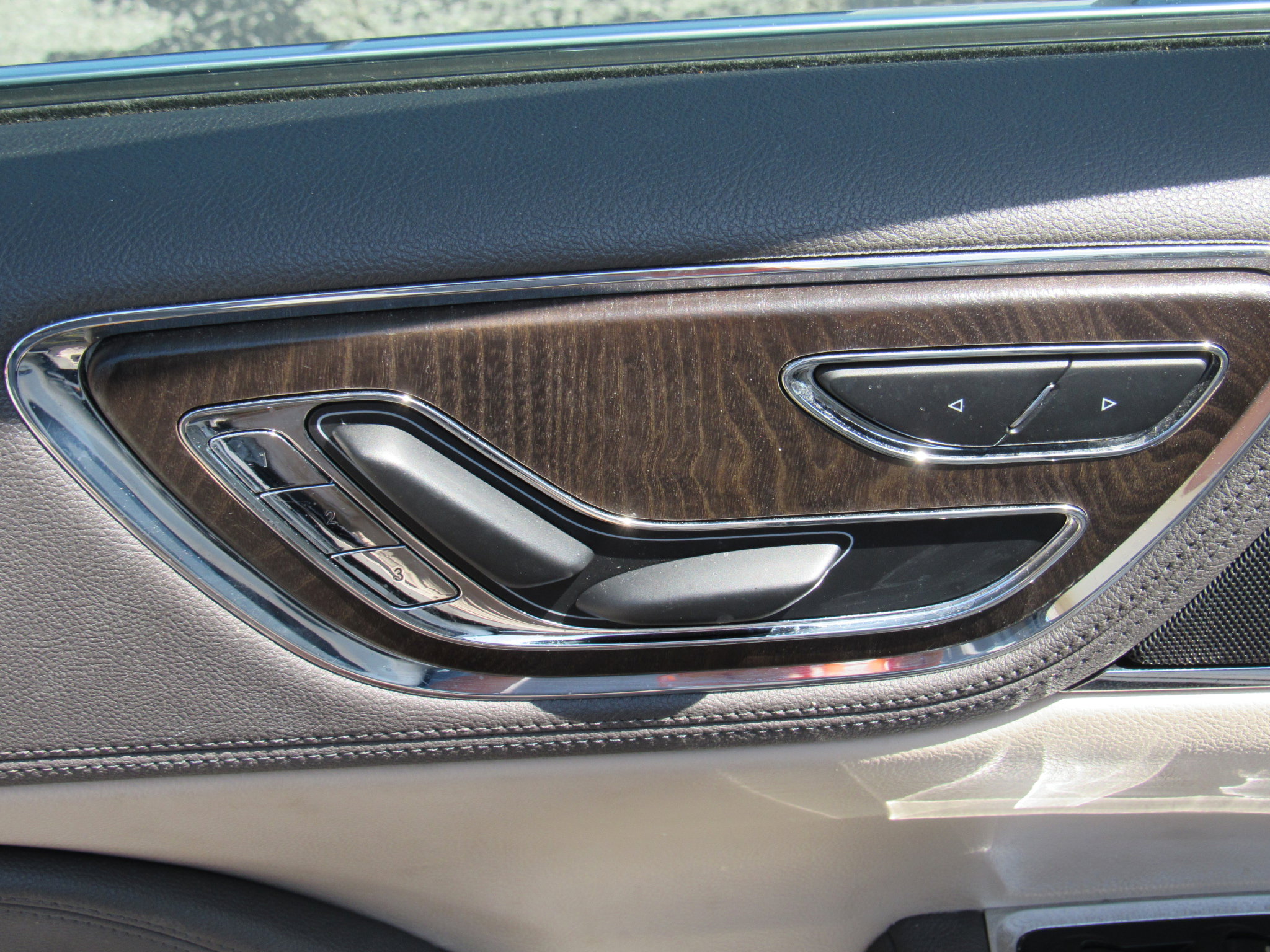 Used 2020 Lincoln Continental w/ Premium Package image 14