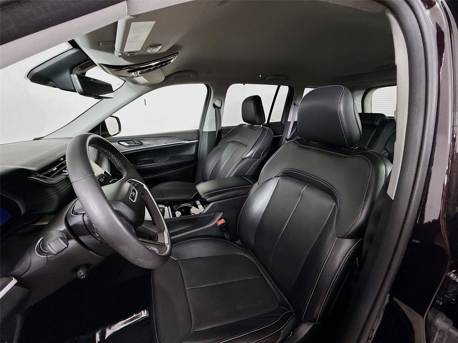 Used 2023 Jeep Grand Cherokee Limited w/ Luxury Tech Group II image 19