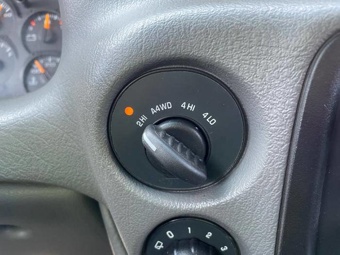 Used 2004 Chevrolet TrailBlazer LT image 37