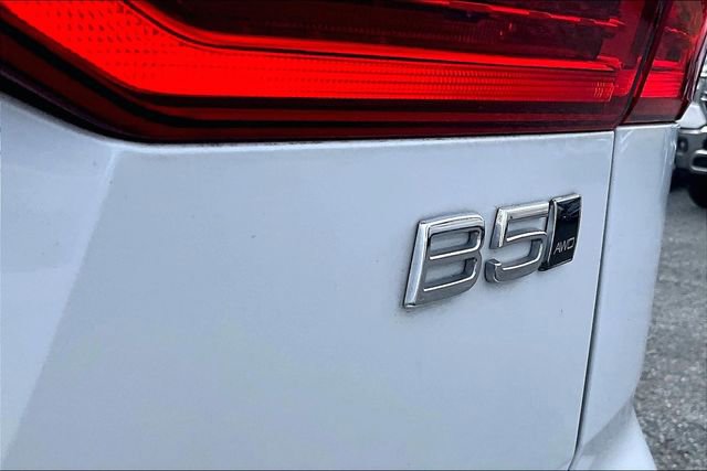 Used 2023 Volvo XC60 B5 Plus image 24