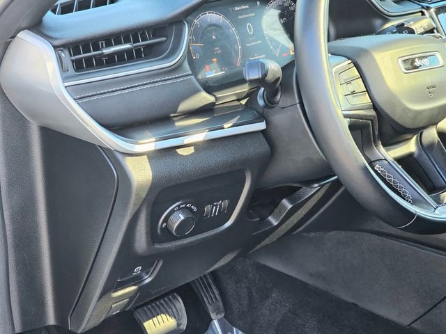 Used 2022 Jeep Grand Cherokee L Laredo image 17