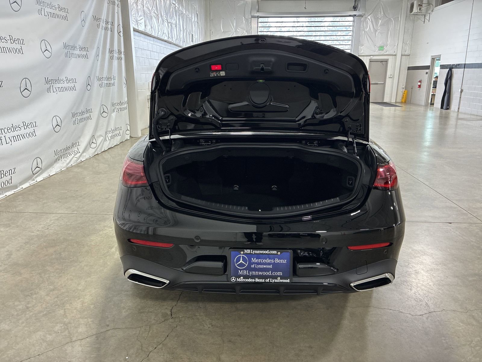 Used 2025 Mercedes-Benz CLE 450 4MATIC Cabriolet image 14