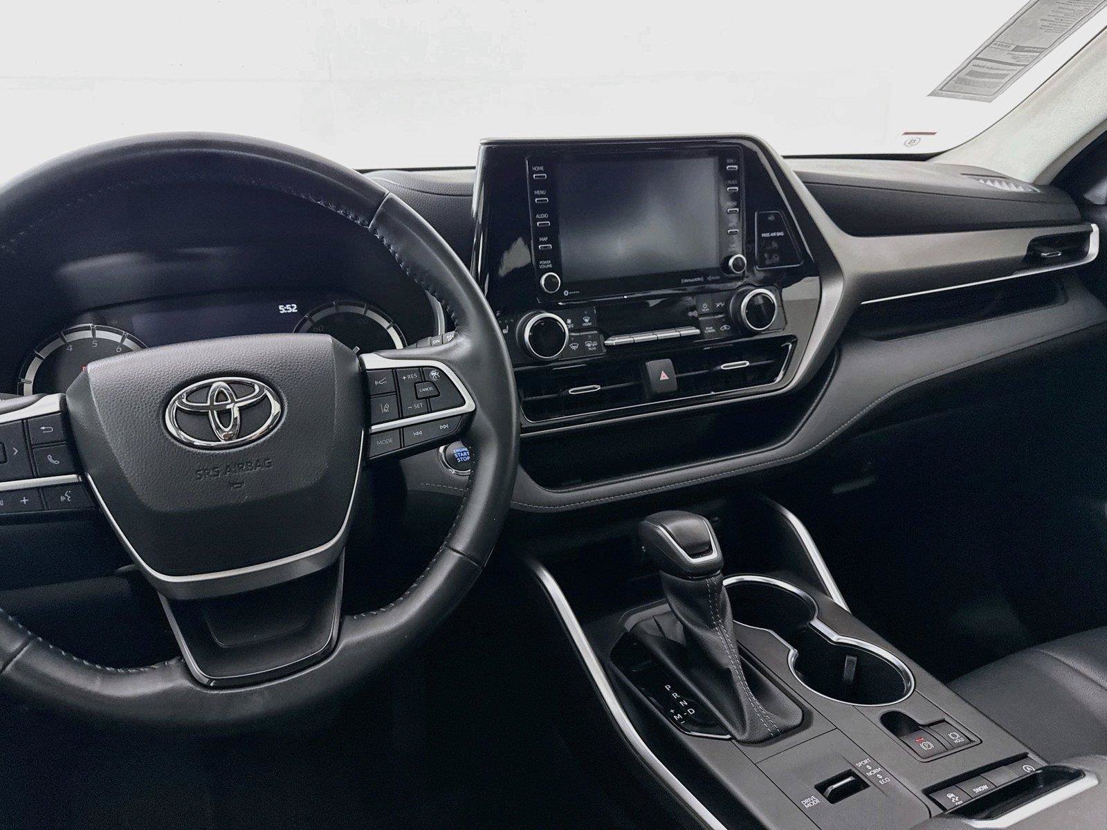 Used 2022 Toyota Highlander XLE FWD image 33