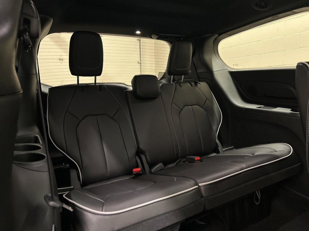 New 2026 Chrysler Pacifica Limited image 10