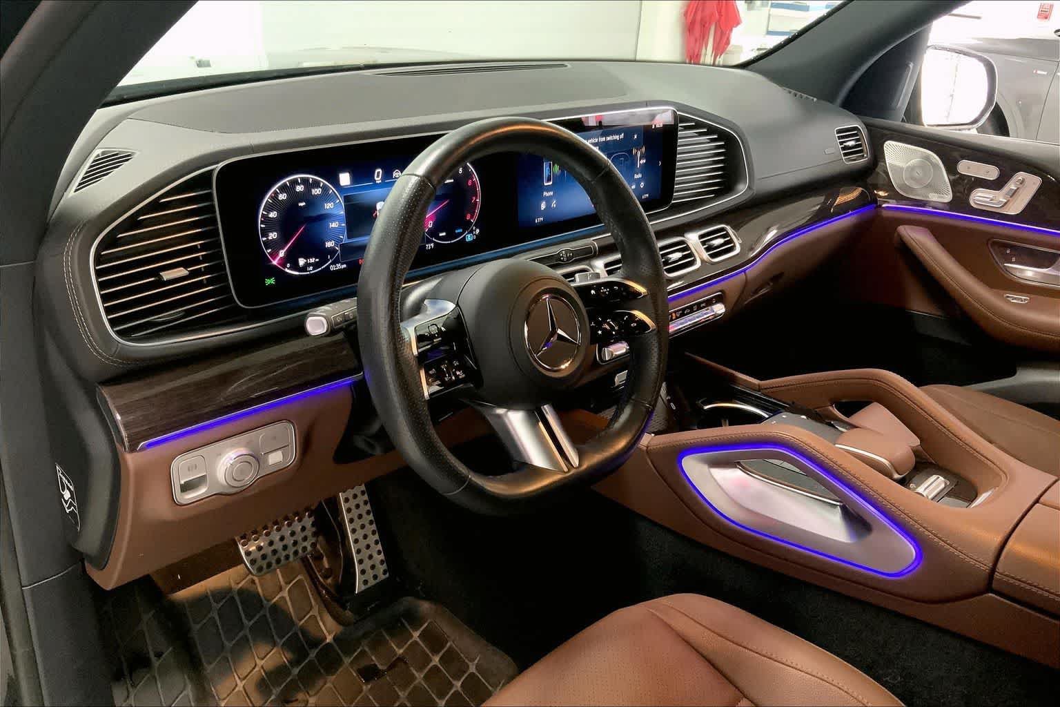 Used 2025 Mercedes-Benz GLS 450 4MATIC image 2