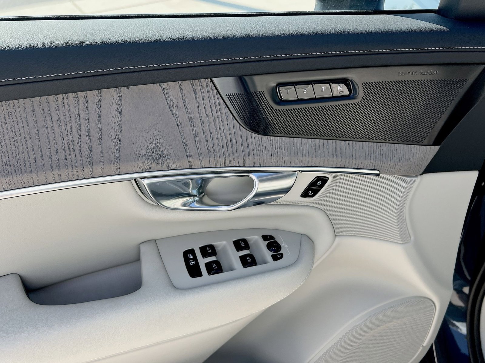 New 2026 Volvo XC90 T8 Ultra image 15