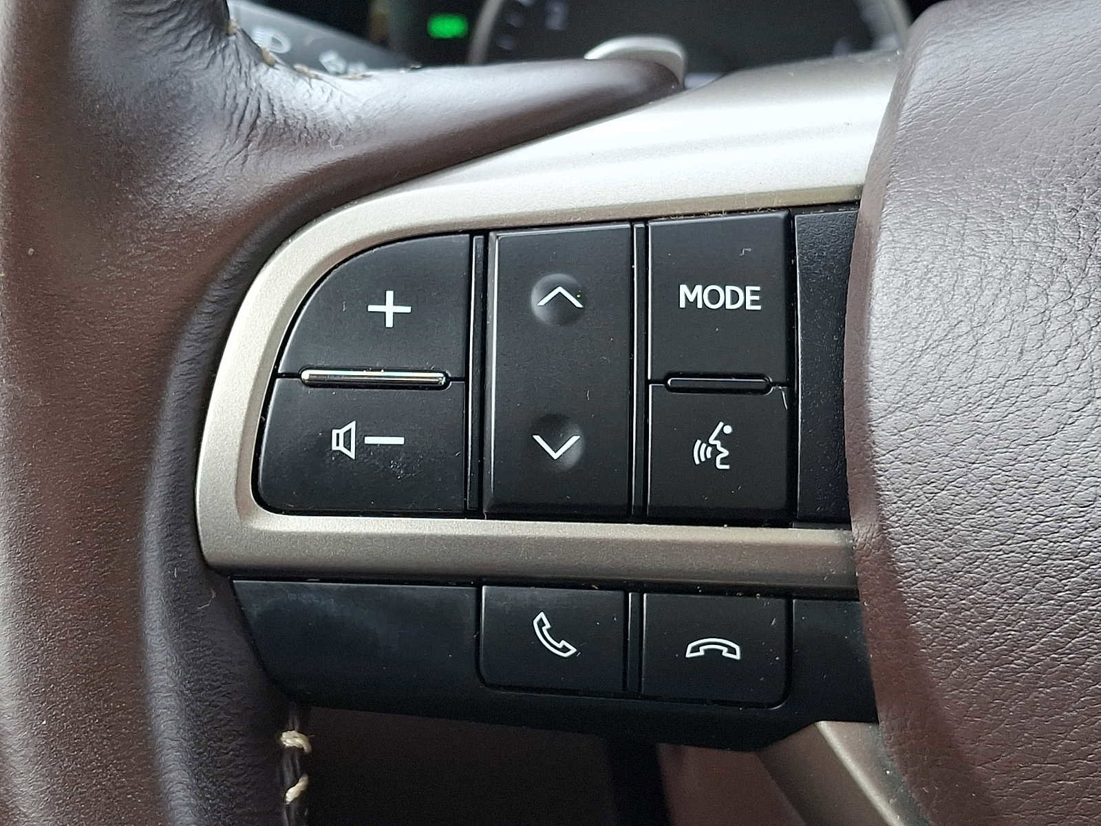 Used 2020 Lexus RX 350L Premium w/ Premium Package image 19