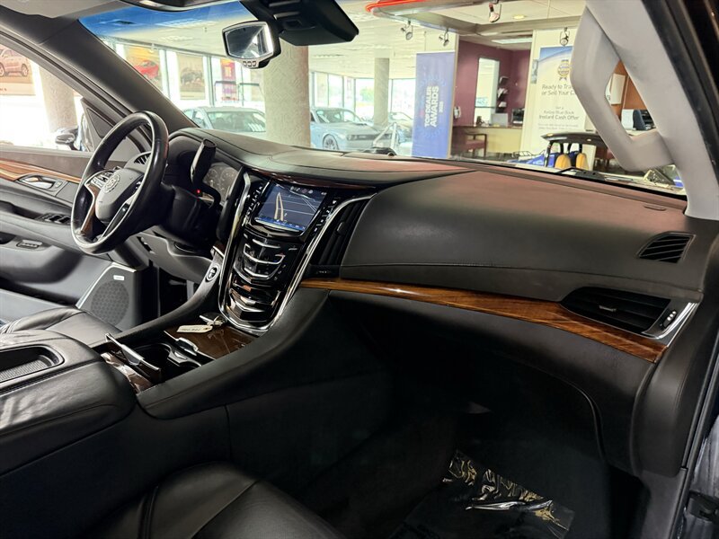 Used 2015 Cadillac Escalade Premium AWD/4WD image 39