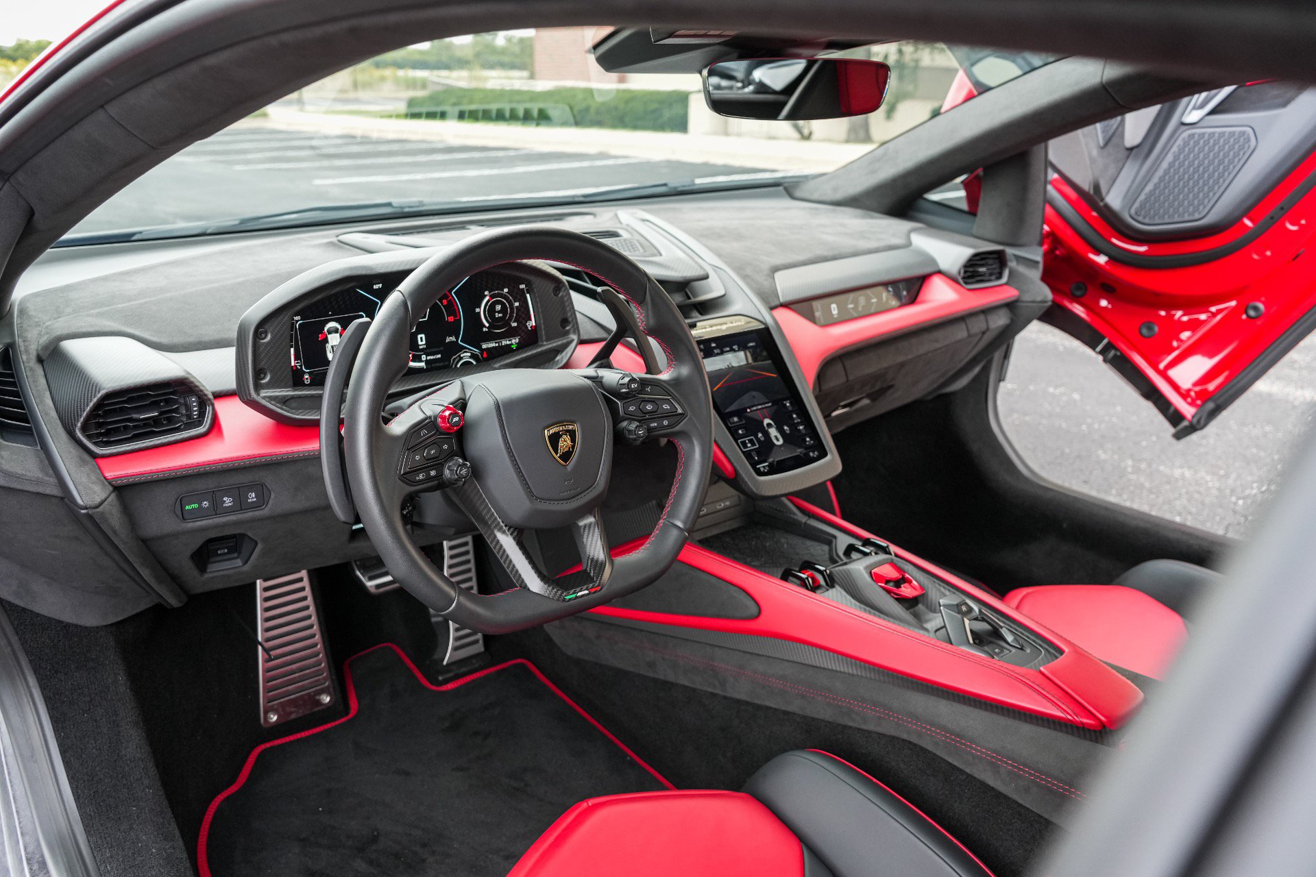 Used 2025 Lamborghini Revuelto AWD/4WD image 31