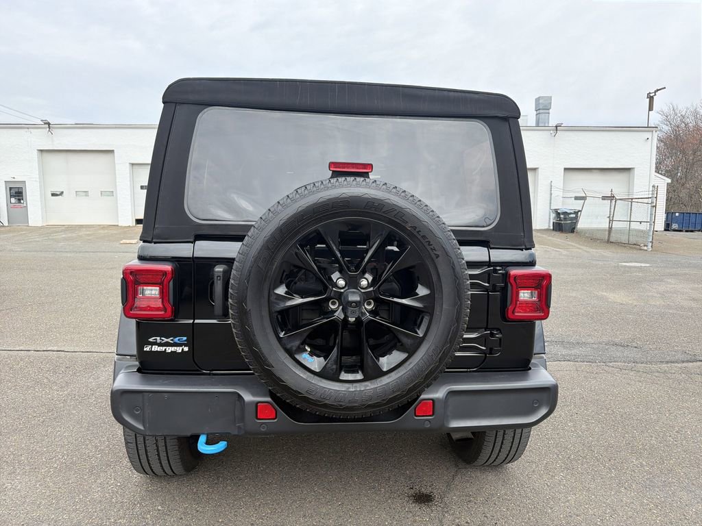 Used 2023 Jeep Wrangler Unlimited Sahara w/ Cold Weather Group AWD/4WD image 4