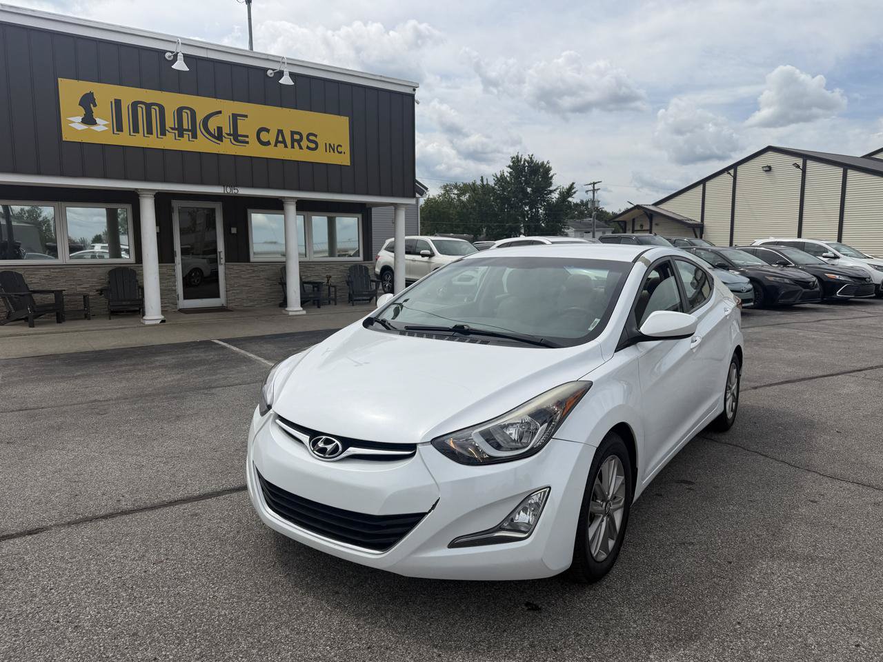 Used 2015 Hyundai Elantra SE w/ Option Group 02 FWD image 2