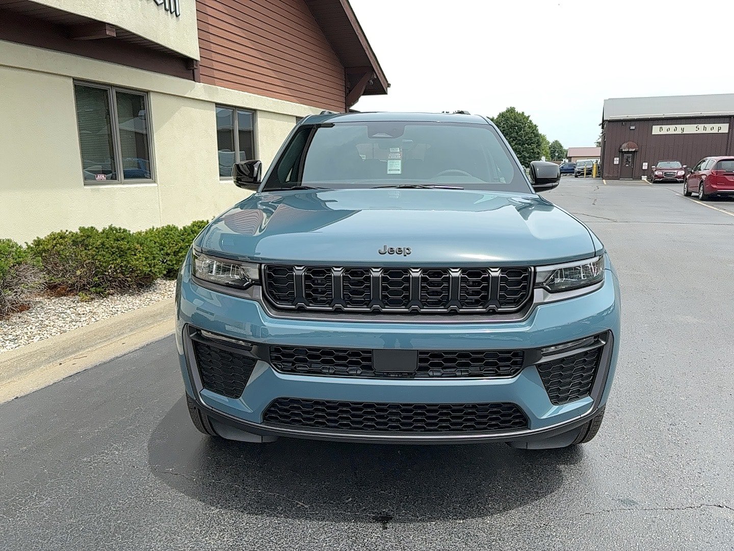 New 2026 Jeep Grand Cherokee L Limited w/ Limited Altitude Package AWD/4WD image 3